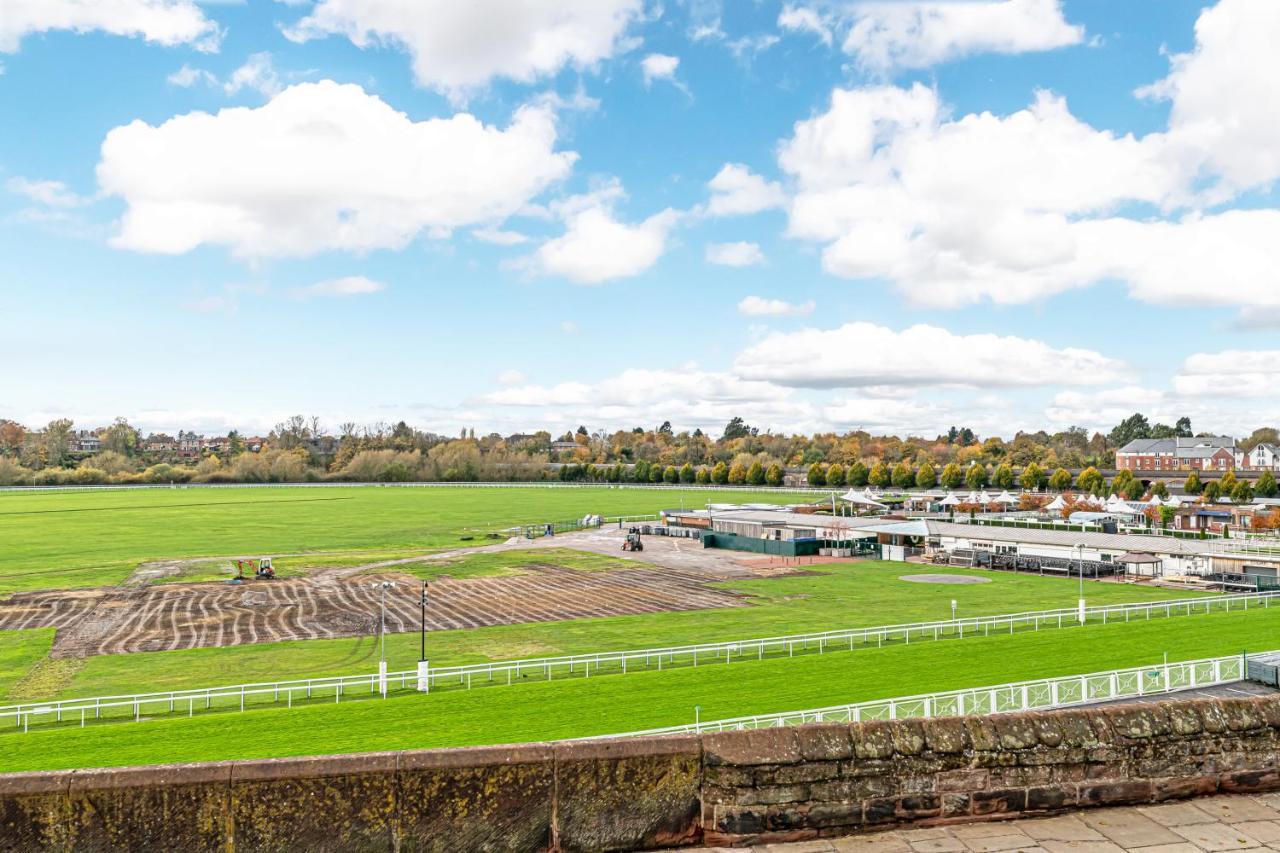 The Popular Chester Racecourse Apartments, Sleeps 4, Free Parking Buitenkant foto